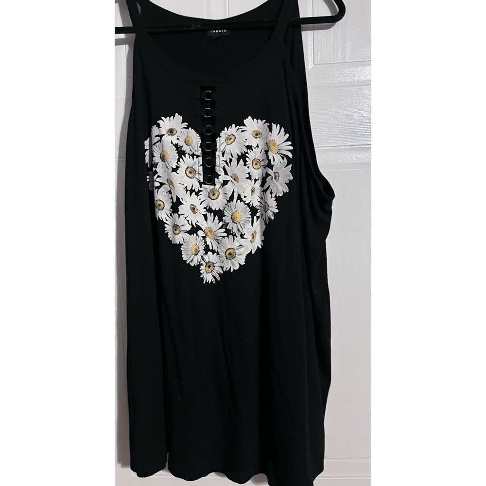 2/$20❤️ EUC Torrid sz 5 sexy Daisy heart tank